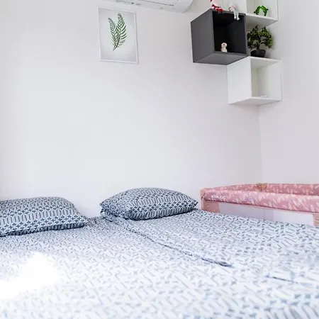 아파트 Karusselli Beach Apartement 페르누