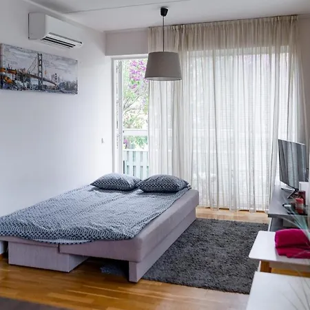 아파트 Karusselli Beach Apartement 페르누